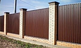 Заборы из профнастила